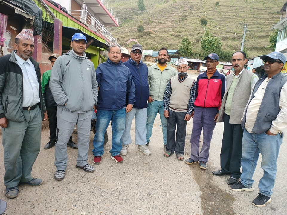 मतदातासंग भेटघाट गर्दै प्रदेश सभा सदस्य भट्ट 